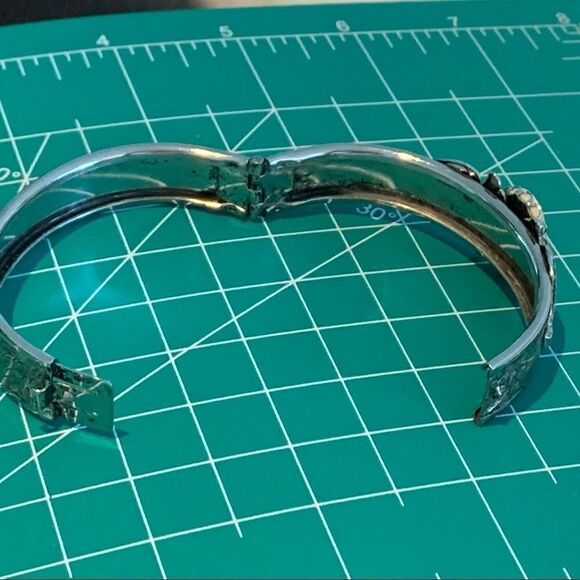 Whiting and Davis silvertone scrimshaw bracelet - Picture 12 of 13